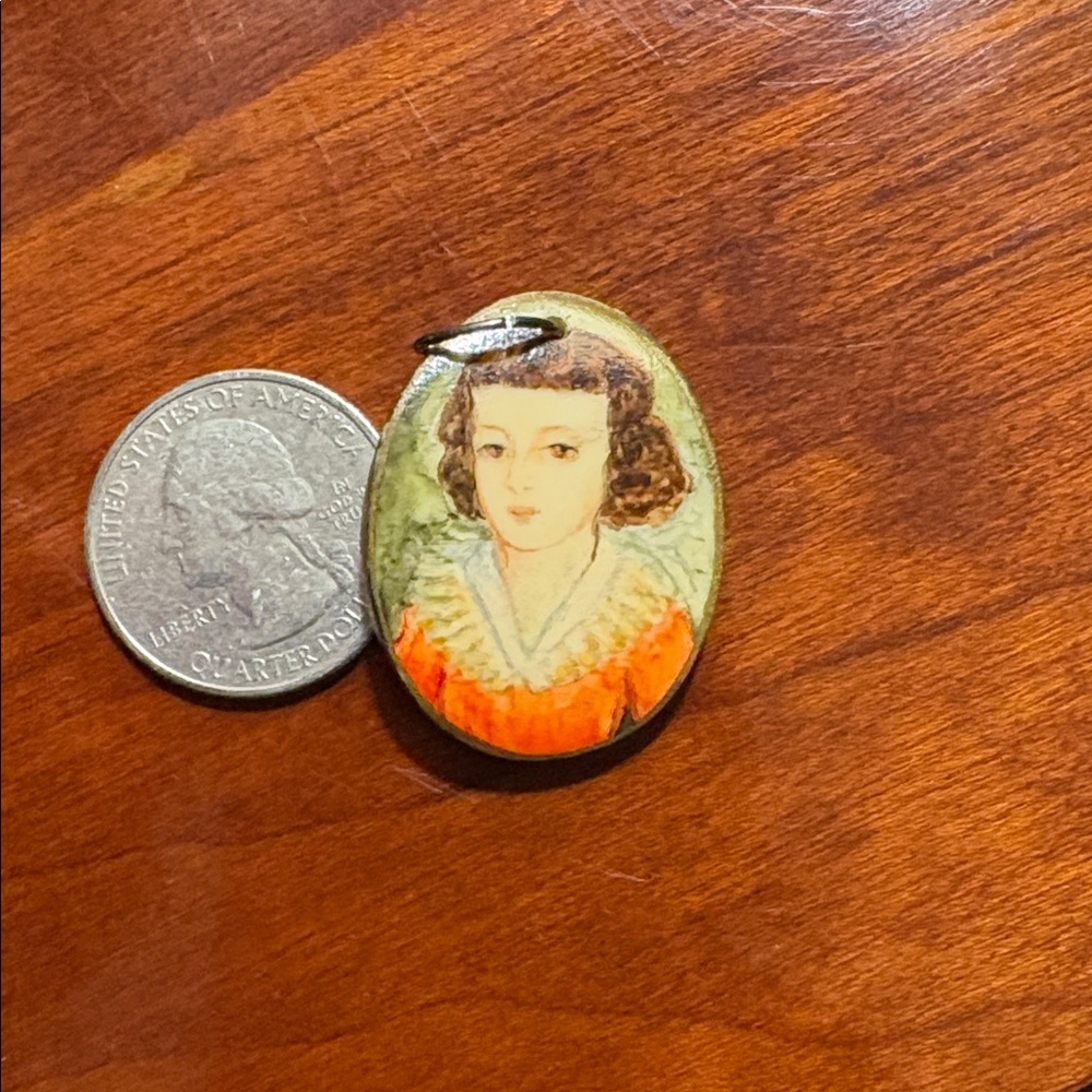 Vtg hand painted Goya by Maja Witowiak Poland pendant on cattle bone